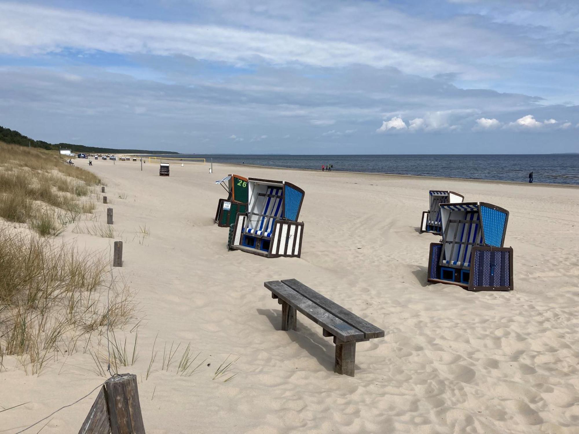 Reet Am Strand Mit Hund Karlshagen Экстерьер фото